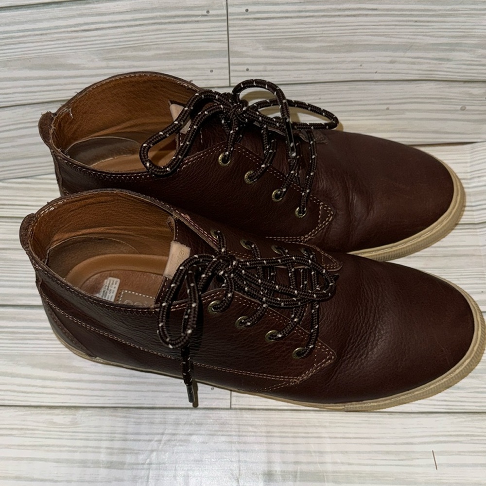 Gently used Pointer casual shoe